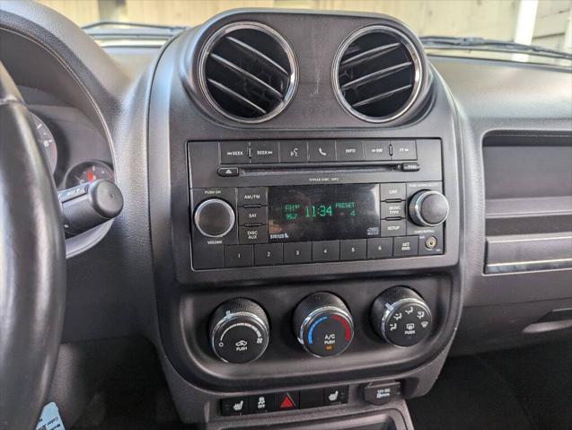 Photo of 2011 Bright White Clear Coat Jeep Compass