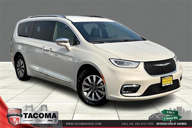 Photo of 2021 White Chrysler Pacifica Hybrid