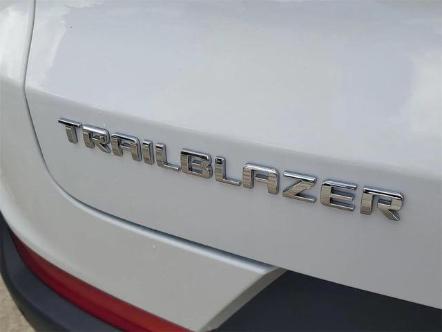 Photo of 2026 Summit White Chevrolet Trailblazer