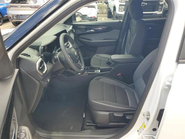 Photo of 2026 Summit White Chevrolet Trailblazer