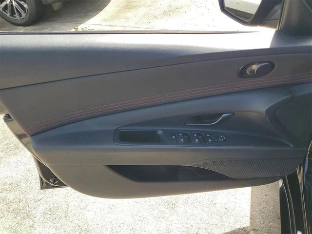 Photo of 2023 Onyx Black Hyundai ELANTRA