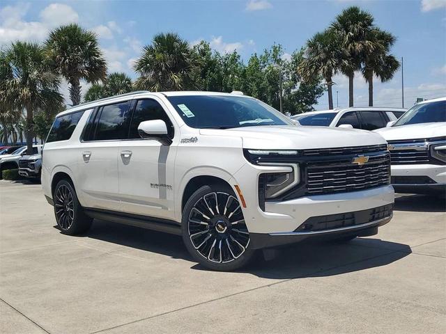 Photo of 2025 Iridescent Pearl Tricoat Chevrolet Suburban