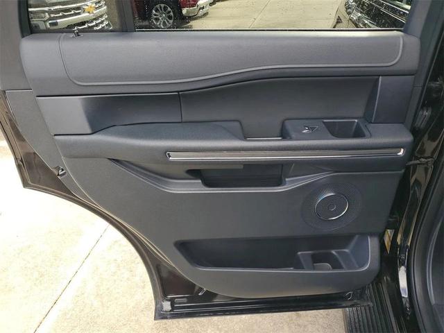 Photo of 2022 Agate Black Metallic Ford Expedition