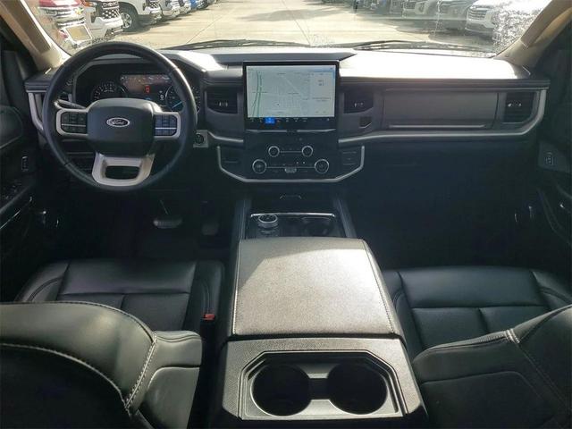 Photo of 2022 Agate Black Metallic Ford Expedition