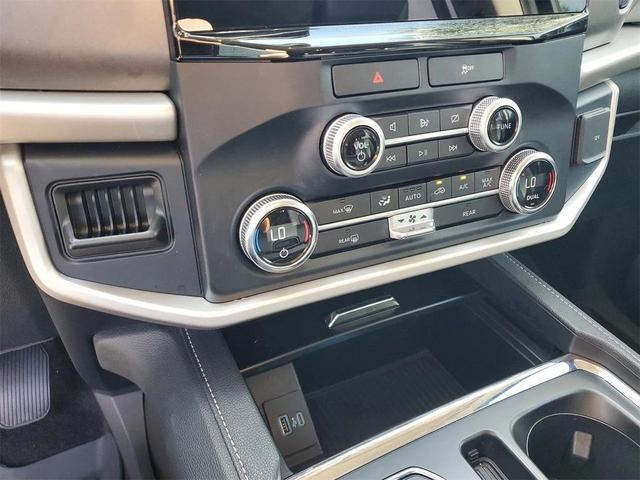 Photo of 2022 Agate Black Metallic Ford Expedition