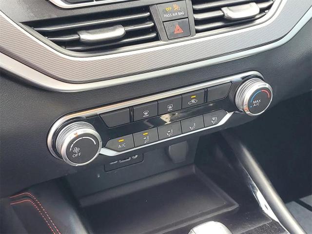 Photo of 2023 Glacier White Nissan Altima