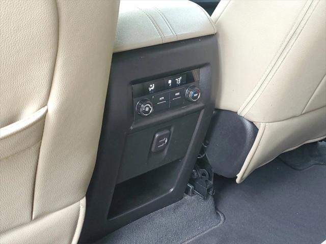 Photo of 2023 Summit White Chevrolet Traverse