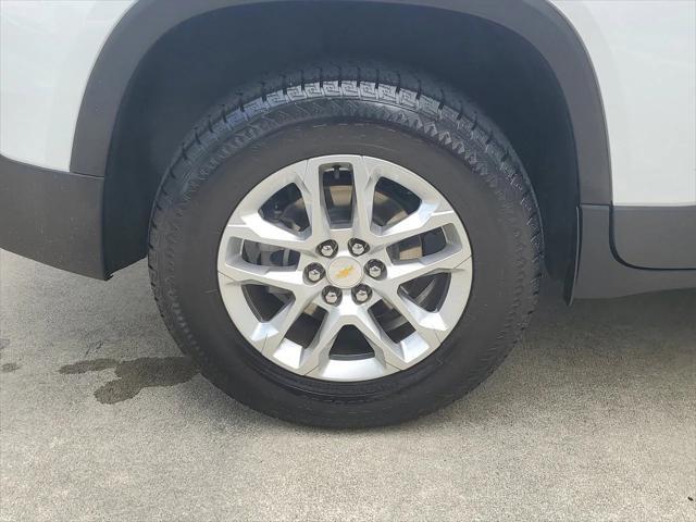 Photo of 2023 Summit White Chevrolet Traverse