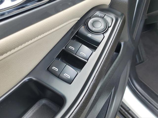 Photo of 2023 Summit White Chevrolet Traverse
