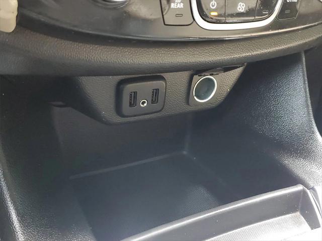Photo of 2023 Summit White Chevrolet Traverse
