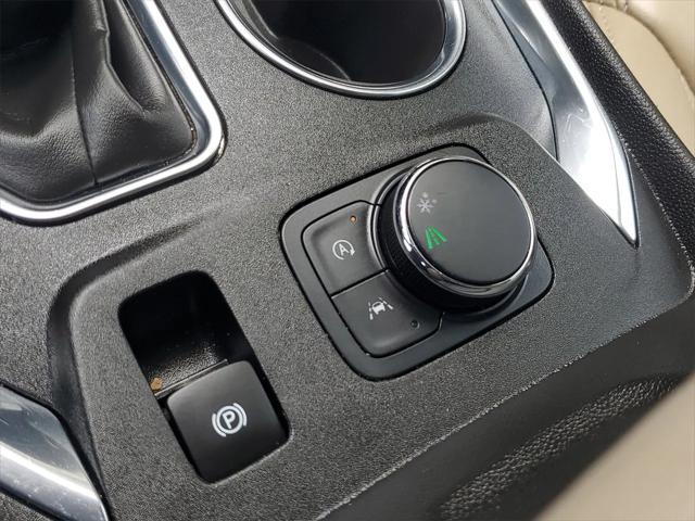 Photo of 2023 Summit White Chevrolet Traverse