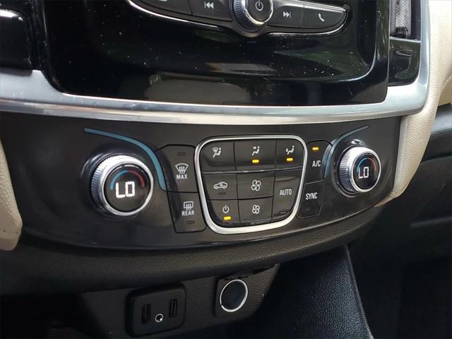 Photo of 2023 Summit White Chevrolet Traverse