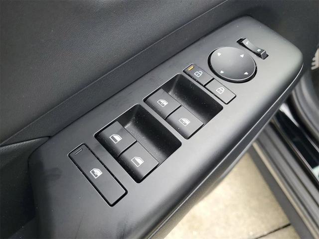 Photo of 2024 Abyss Black Pearl Hyundai KONA