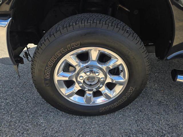 Photo of 2015 Tuxedo Black Metallic Ford F-350