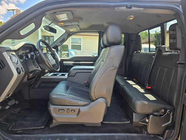 Photo of 2015 Tuxedo Black Metallic Ford F-350
