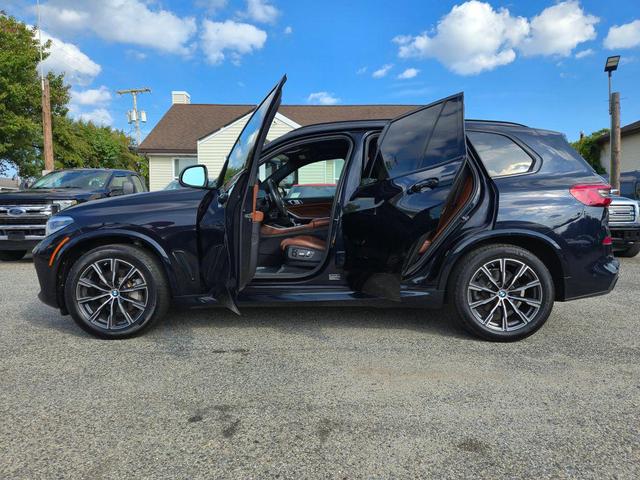Photo of 2019 Carbon Black Metallic BMW X5