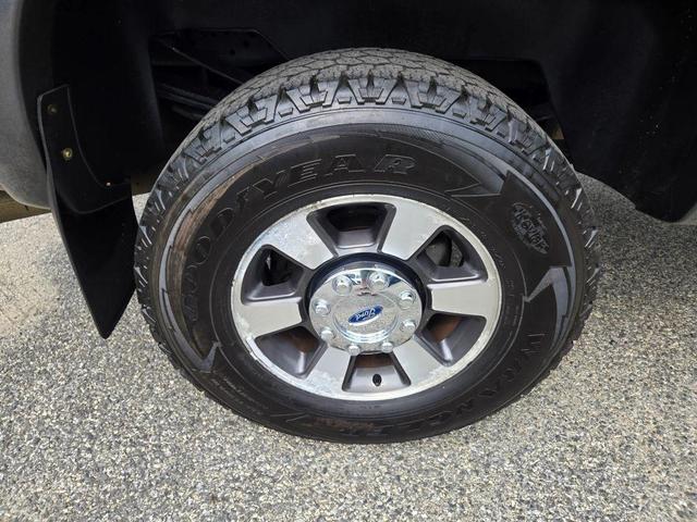 Photo of 2015 Tuxedo Black Metallic Ford F-350