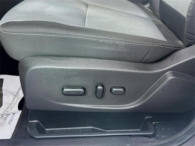 Photo of 2019 Oxford White Ford Escape