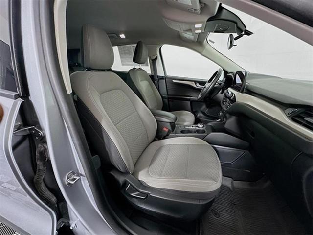 Photo of 2021 Iconic Silver Metallic Ford Escape