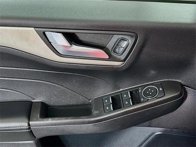 Photo of 2021 Iconic Silver Metallic Ford Escape