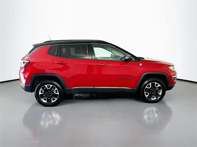 Photo of 2018 Redline Pearlcoat Jeep Compass