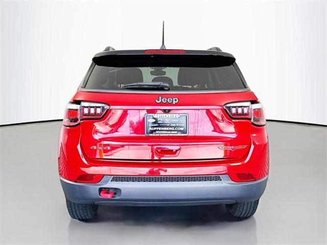 Photo of 2018 Redline Pearlcoat Jeep Compass
