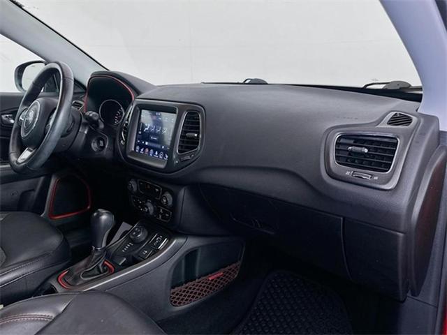 Photo of 2018 Redline Pearlcoat Jeep Compass