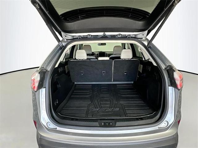 Photo of 2021 Iconic Silver Metallic Ford Edge