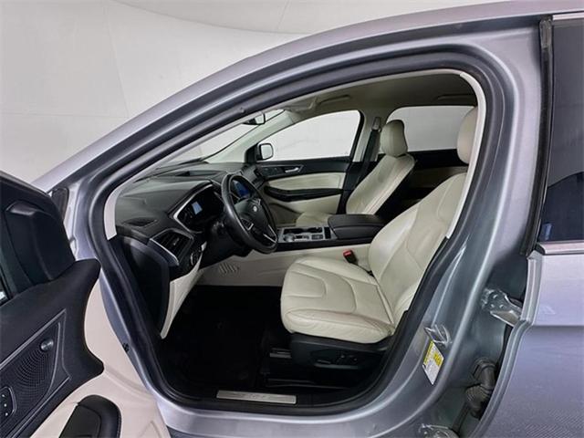 Photo of 2021 Iconic Silver Metallic Ford Edge