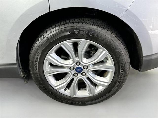 Photo of 2021 Iconic Silver Metallic Ford Edge