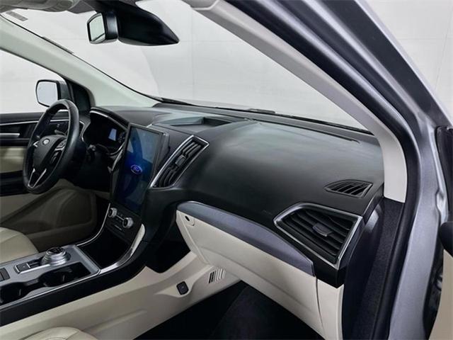Photo of 2021 Iconic Silver Metallic Ford Edge