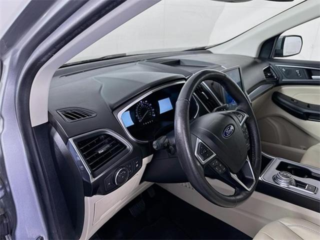 Photo of 2021 Iconic Silver Metallic Ford Edge