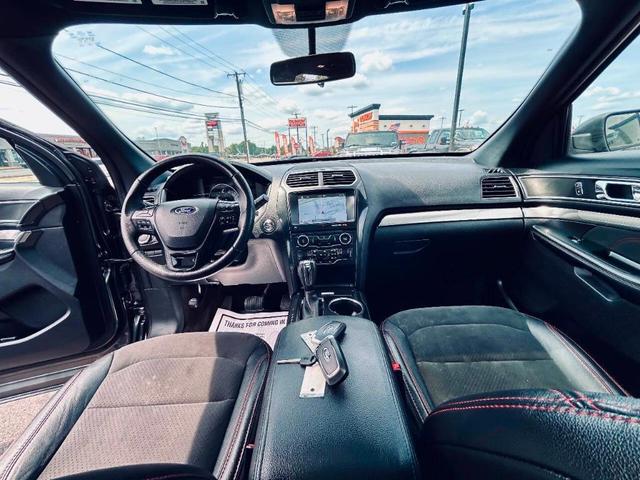 Photo of 2018 Gray Ford Explorer