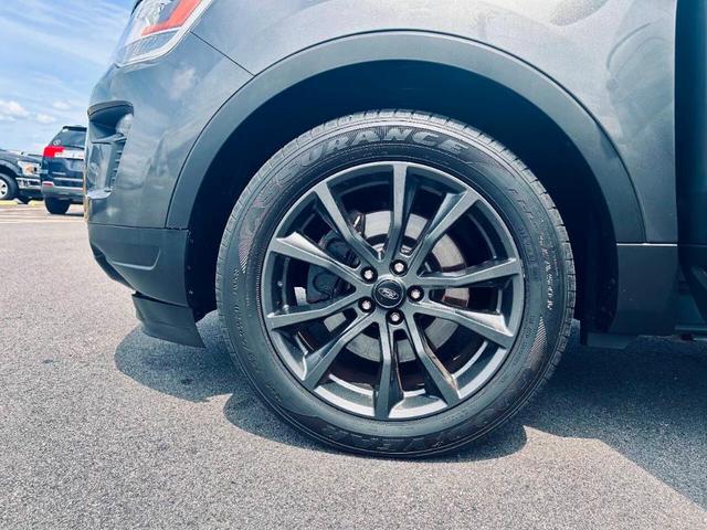 Photo of 2018 Gray Ford Explorer