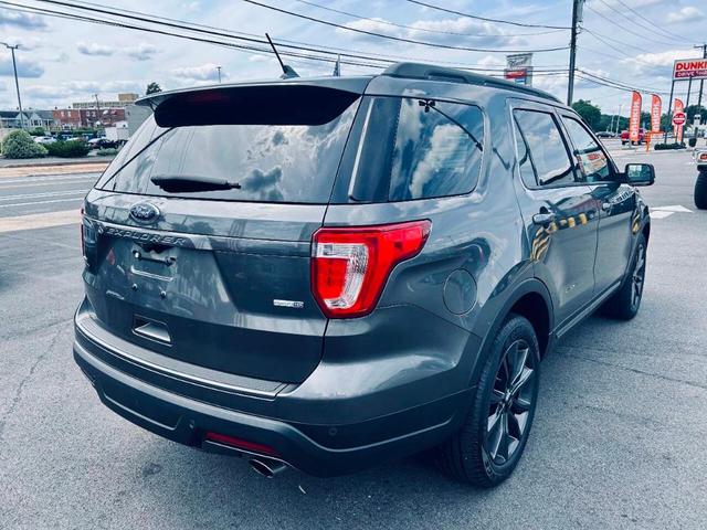Photo of 2018 Gray Ford Explorer