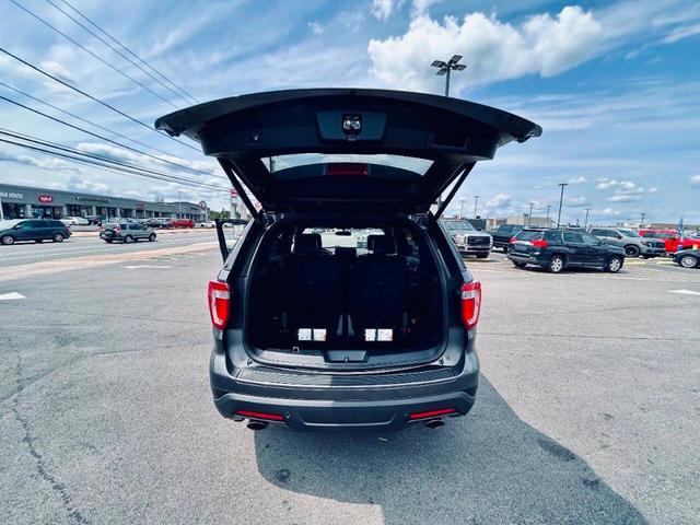 Photo of 2018 Gray Ford Explorer