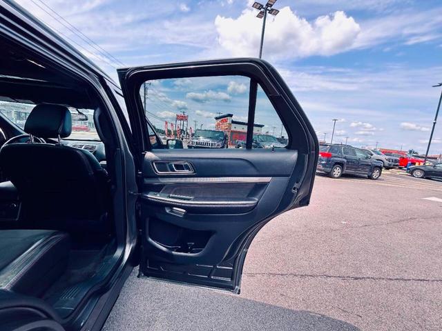 Photo of 2018 Gray Ford Explorer