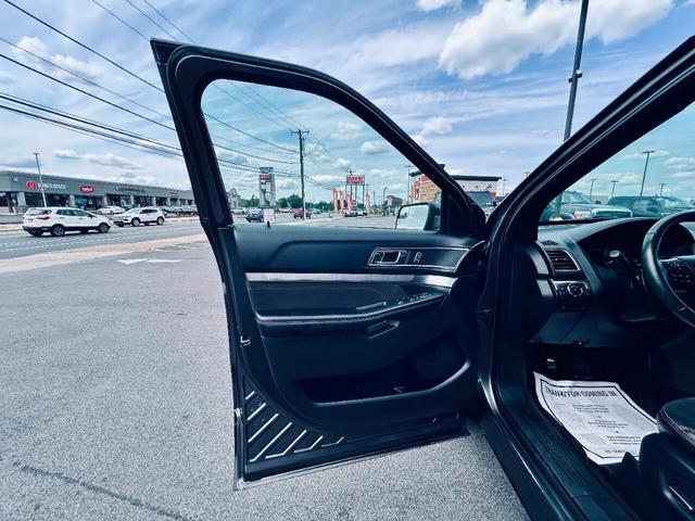 Photo of 2018 Gray Ford Explorer