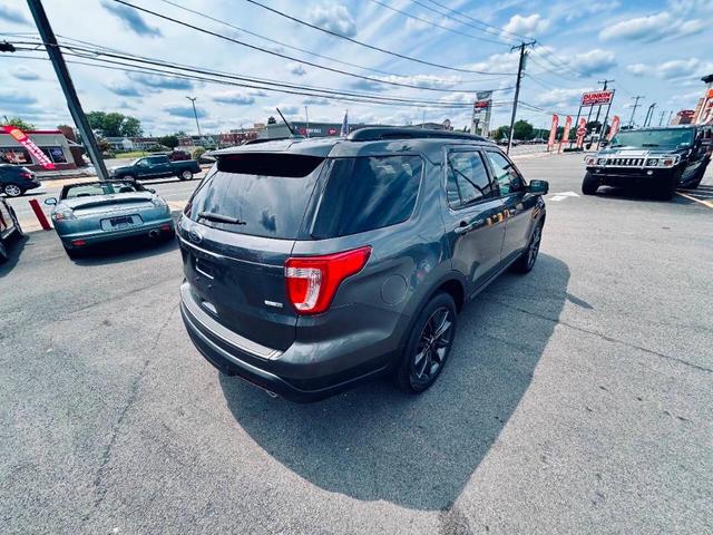 Photo of 2018 Gray Ford Explorer