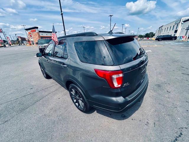 Photo of 2018 Gray Ford Explorer