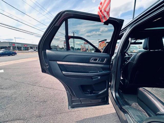 Photo of 2018 Gray Ford Explorer