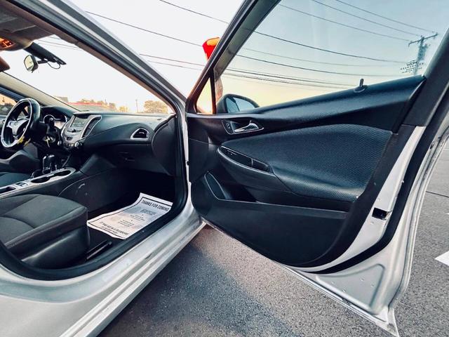 Photo of 2016 Silver Chevrolet Cruze