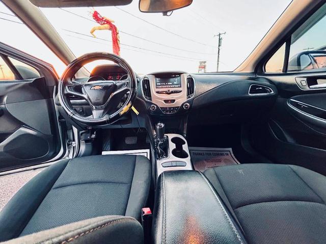 Photo of 2016 Silver Chevrolet Cruze