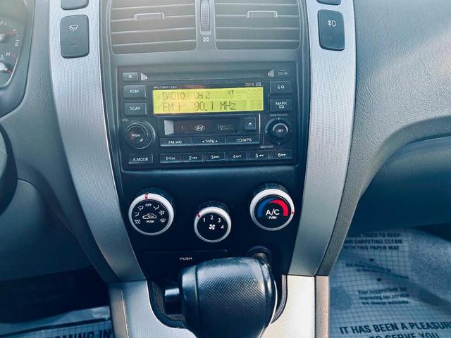 Photo of 2006 Silver Hyundai TUCSON