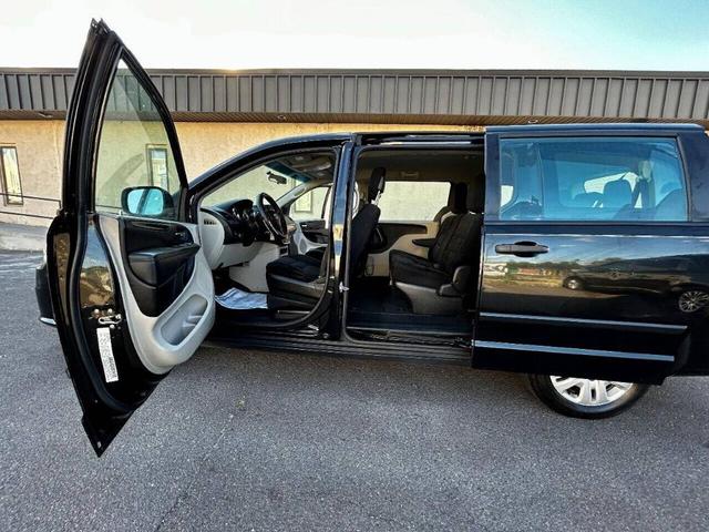 Photo of 2016 Black Dodge Grand Caravan