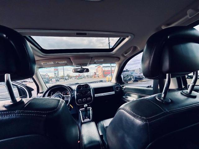 Photo of 2014 White Jeep Compass