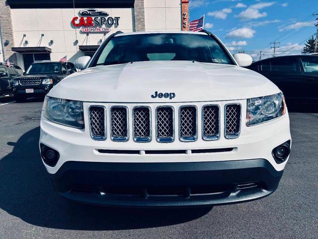 Photo of 2014 White Jeep Compass