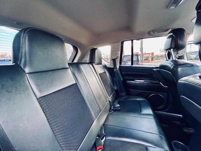 Photo of 2014 White Jeep Compass