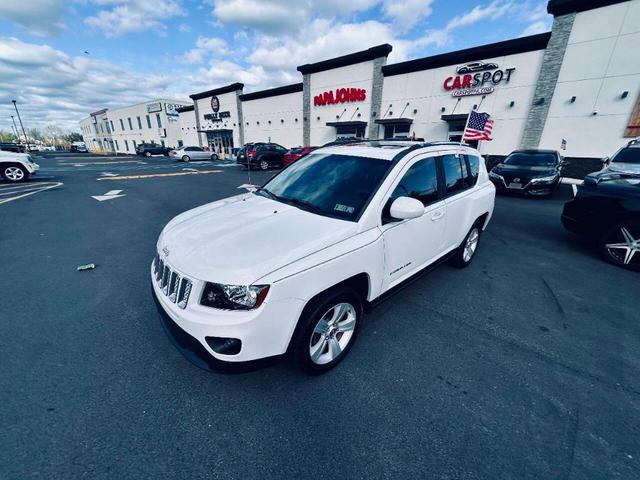 Photo of 2014 White Jeep Compass