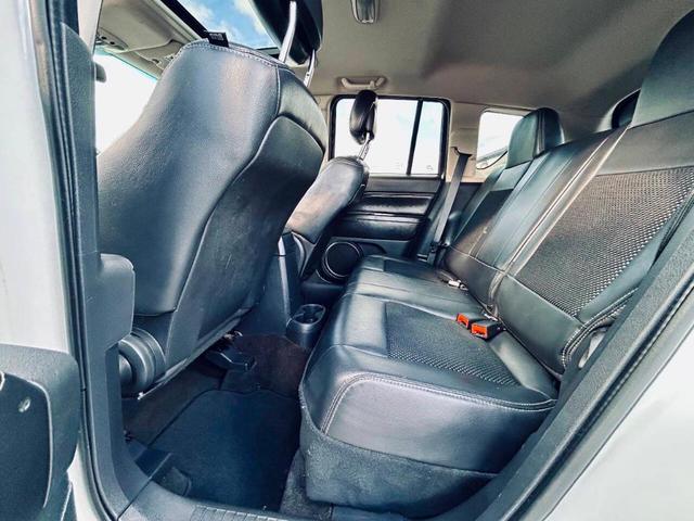 Photo of 2014 White Jeep Compass